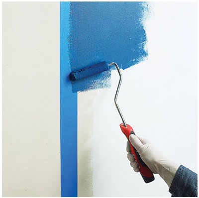 Dùng băng dính vải để tạo đường sơn cho tường nhà