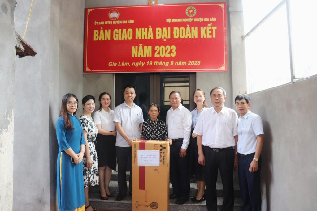 HANOPRO chung tay hưởng ứng tháng "vì người nghèo" và "cho bé đến trường " 380643870_2630267123788819_4338757331790698406_n