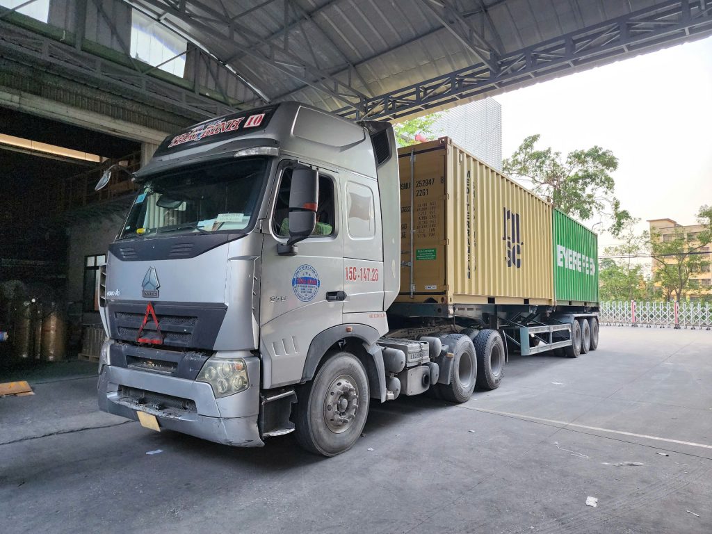 Xuất khẩu đơn hàng băng dính đi Cộng hòa Séc Ngày 01/11/2024 z5939675480729_f94972f5135a6b31dafa3a71e2ef56f8